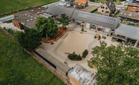 luchtfoto van de school